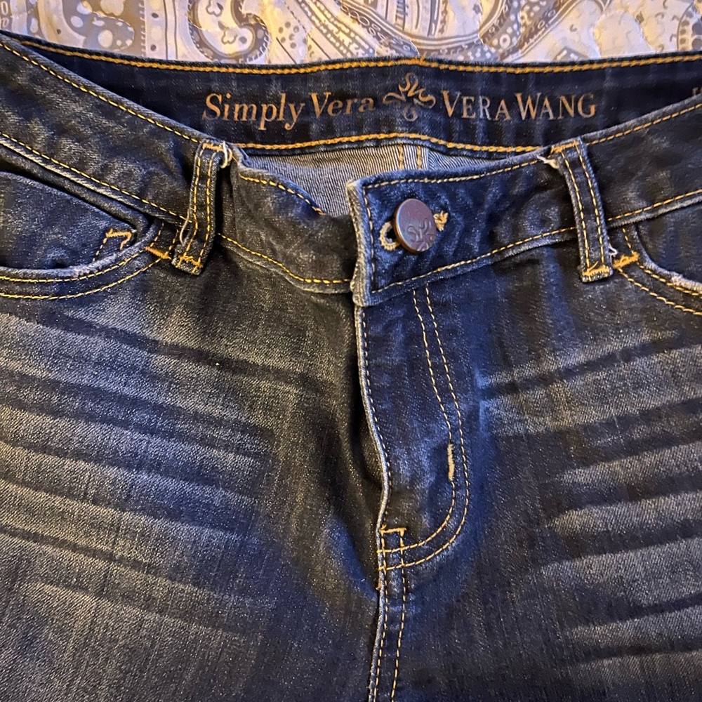 Beautiful Vera Wang jeans, straight, late easy fit